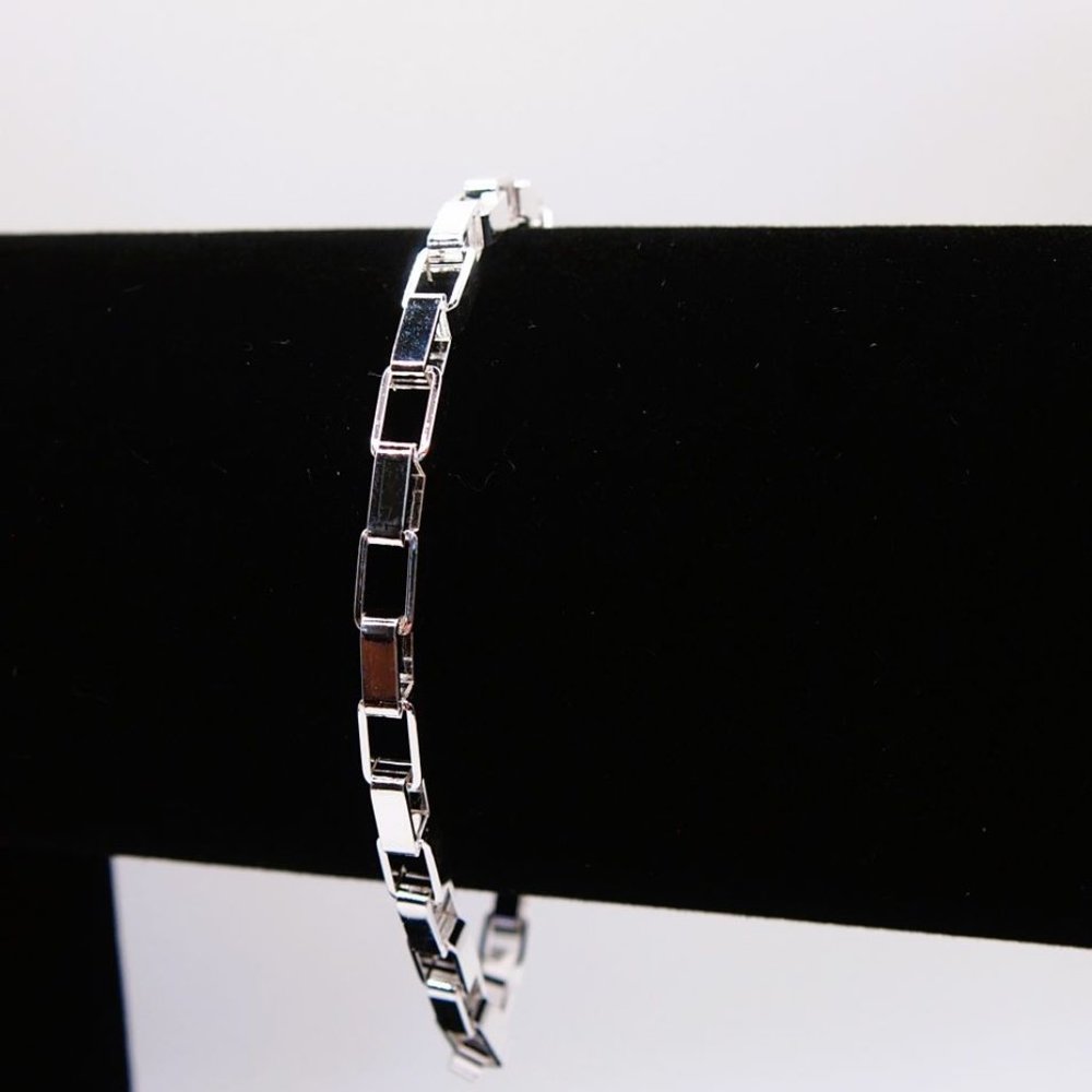 Stunning 8 Inch x 5mm. Box Style Bracelet Stamped as .925 Solid Sterling Silver - Picture 6 of 6